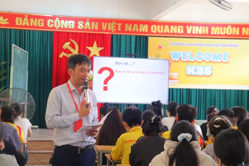 Diễn giả đặc biệt kết lại tuần sinh hoạt công dân K25