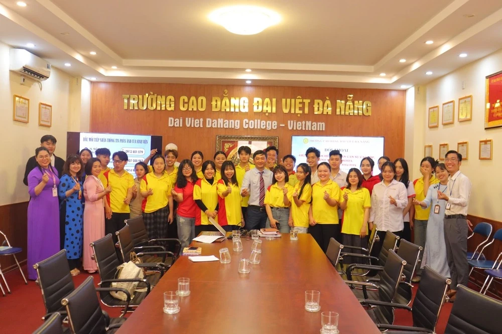 Đối Thoại Giữa Ban Giám Hiệu Với Ban Cán Sự, Sinh Viên Các Lớp Năm 2025