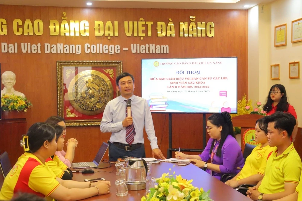 Đối Thoại Giữa Ban Giám Hiệu Với Ban Cán Sự, Sinh Viên Các Lớp Năm 2025