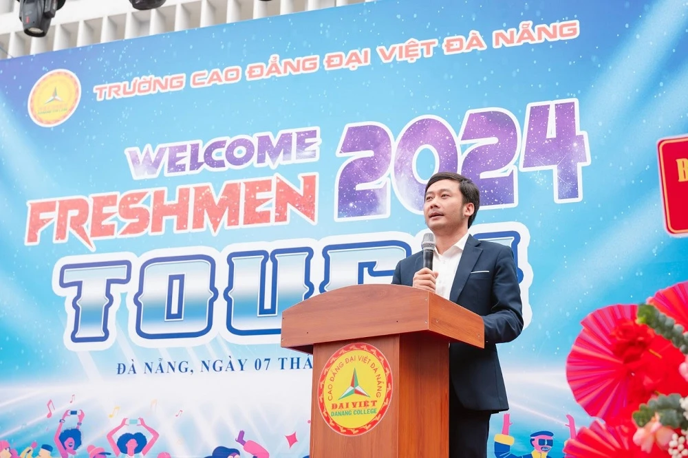 Dve Đà Nẵng – Chương Trình Chào Đón Tân Sinh Viên K24 Chủ Đề “Chạm”