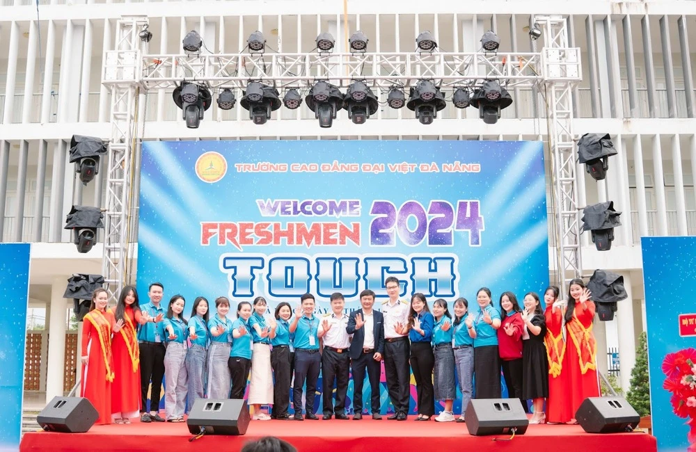 Dve Đà Nẵng – Chương Trình Chào Đón Tân Sinh Viên K24 Chủ Đề “Chạm”