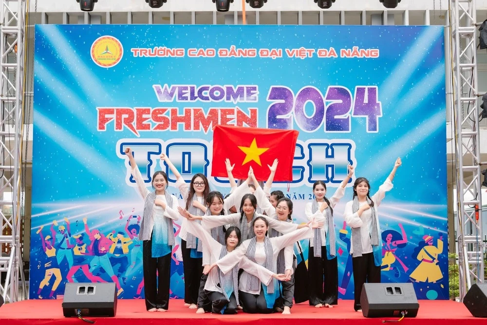 Dve Đà Nẵng – Chương Trình Chào Đón Tân Sinh Viên K24 Chủ Đề “Chạm”