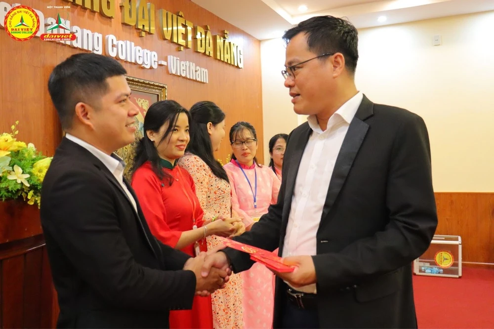 Dve Đà Nẵng Lì Xì Khai Xuân 2024