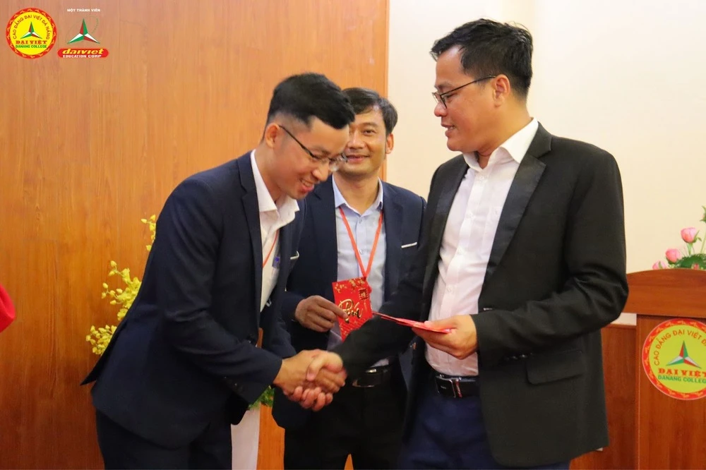 Dve Đà Nẵng Lì Xì Khai Xuân 2024