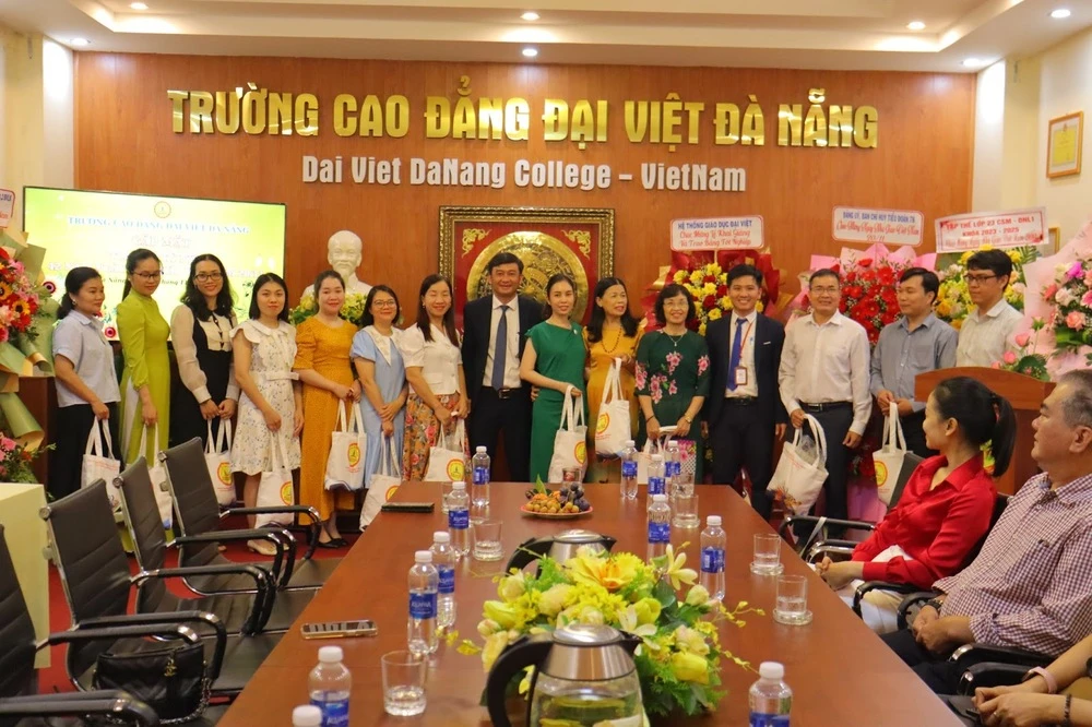 Gặp Mặt, Tri Ân Giảng Viên Thỉnh Giảng Nhân Ngày Hiến Chương Nhà Giáo