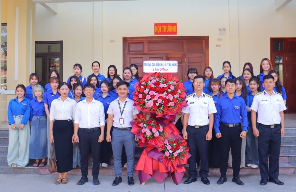 Giáo Dục Chủ Quyền Đất Nước Qua Triển Lãm “Hoàng Sa, Trường Sa - Biển, Đảo Thiêng Liêng”