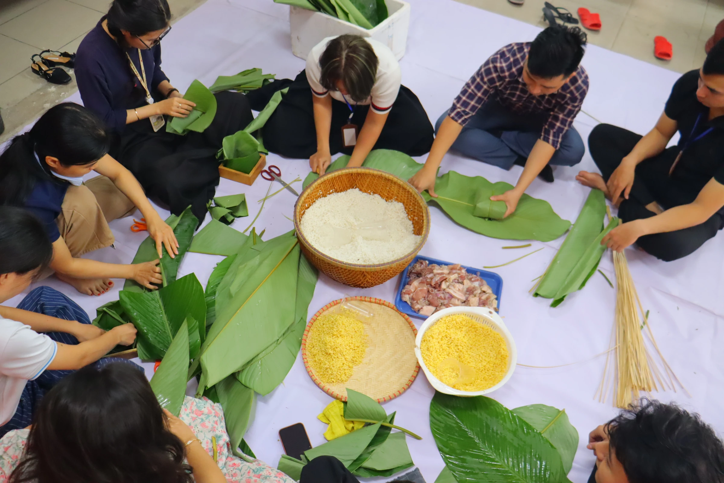 Gói bánh chưng Tết 2026 – Hoạt động ý nghĩa của Công đoàn Đại Việt Đà Nẵng
