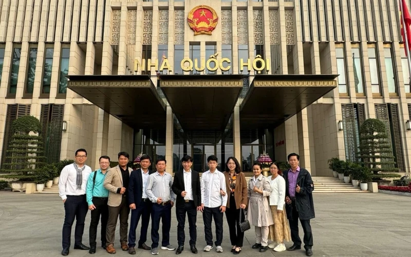 Hệ Thống Giáo Dục Đại Việt Đà Nẵng Trang Nghiêm Lễ Thượng Cờ Tại Lăng Chủ Tịch