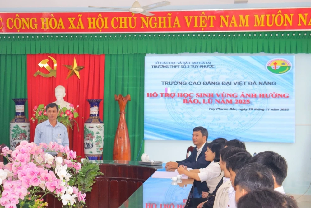 Hỗ trợ học sinh bị ảnh hưởng bão lũ tại Gia Lai