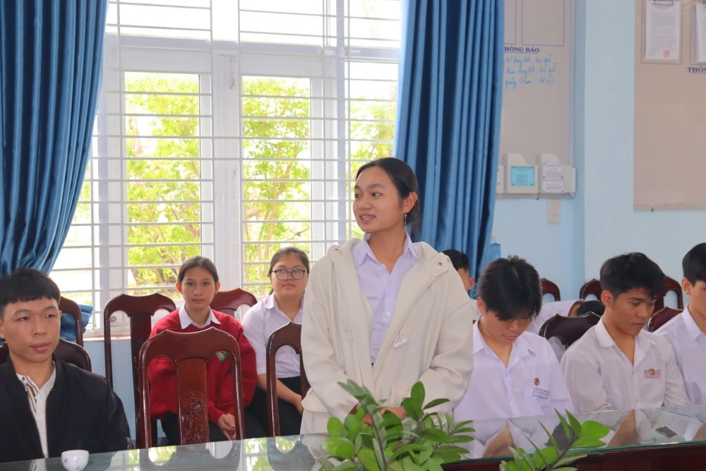 Hỗ trợ học sinh bị ảnh hưởng bão lũ tại Gia Lai