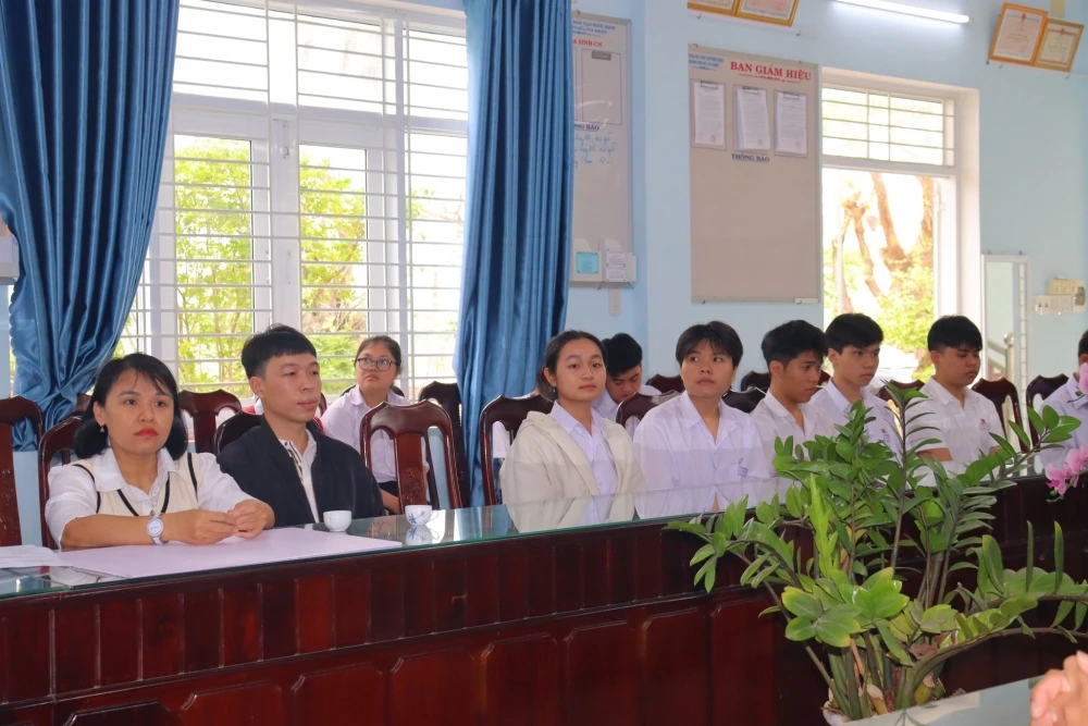 Hỗ trợ học sinh bị ảnh hưởng bão lũ tại Gia Lai