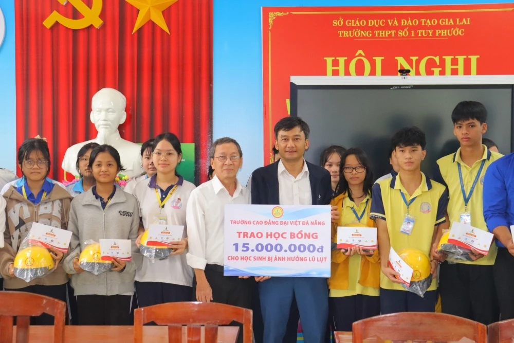 Hỗ trợ học sinh bị ảnh hưởng bão lũ tại Gia Lai