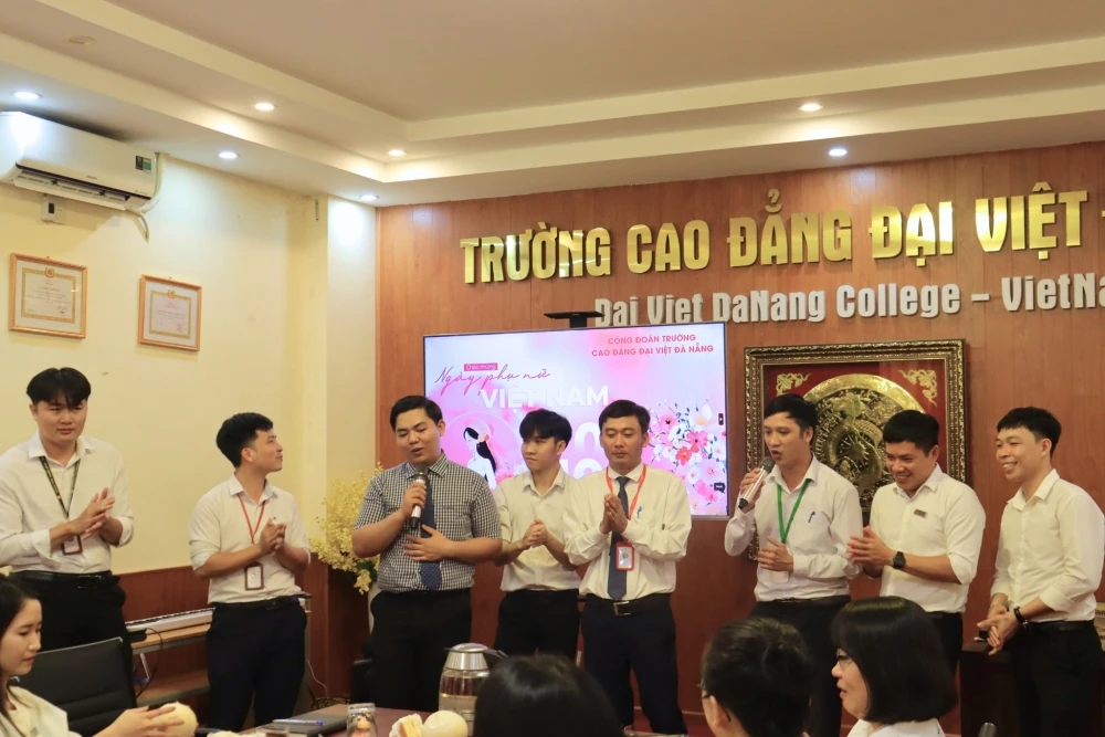Hoạt Động 20/10 Tôn Vinh Nữ Cán Bộ, Nhân Viên