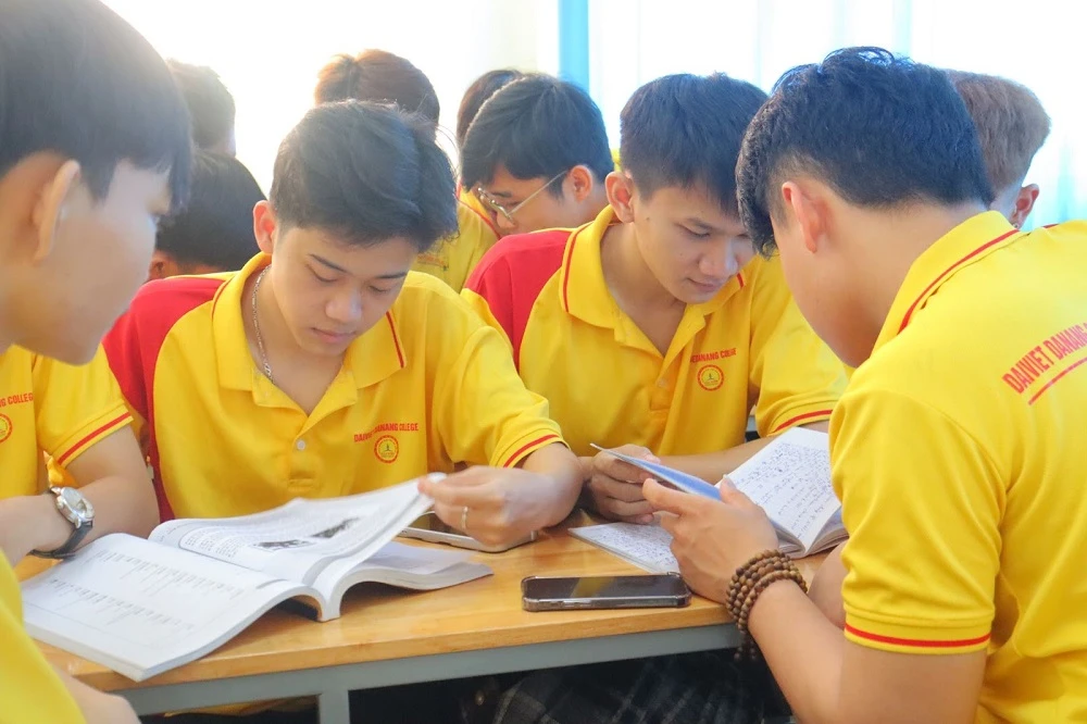 Học Kỳ Doanh Nghiệp Từ Năm Đầu – Mô Hình Đào Tạo Thực Chiến