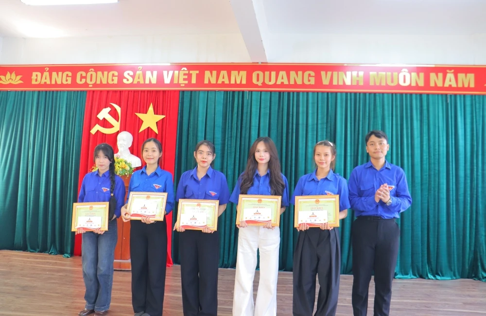 Khi Màu Áo Xanh Đại Việt Tiếp Tục Được Thắp Lửa