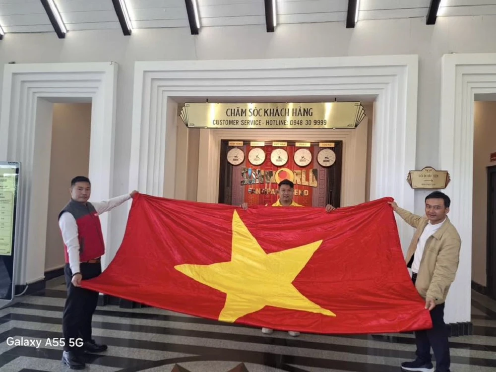 Lá cờ Tổ quốc từ nóc nhà Đông Dương – Niềm tự hào của Hệ thống Giáo dục Đại Việt