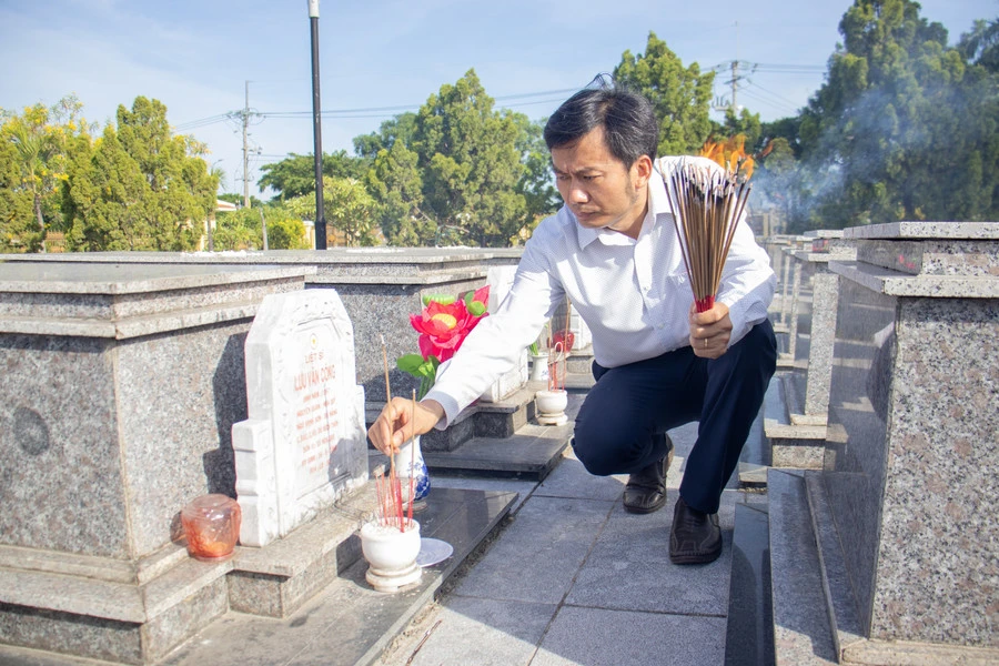 LAN TỎA ĐẠO LÝ 'UỐNG NƯỚC NHỚ NGUỒN' TỪ MÁI TRƯỜNG