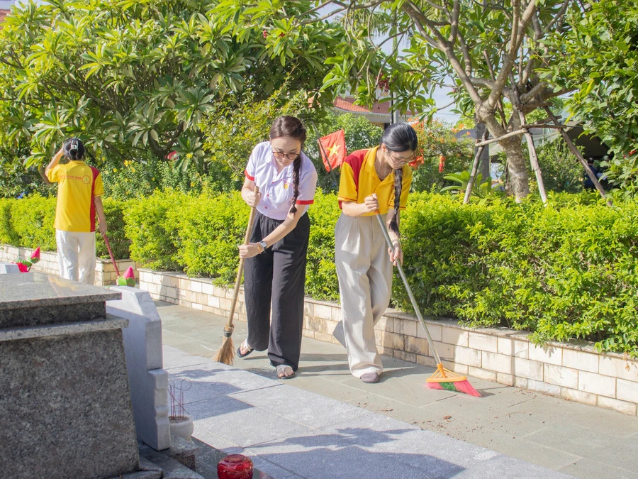 LAN TỎA ĐẠO LÝ 'UỐNG NƯỚC NHỚ NGUỒN' TỪ MÁI TRƯỜNG