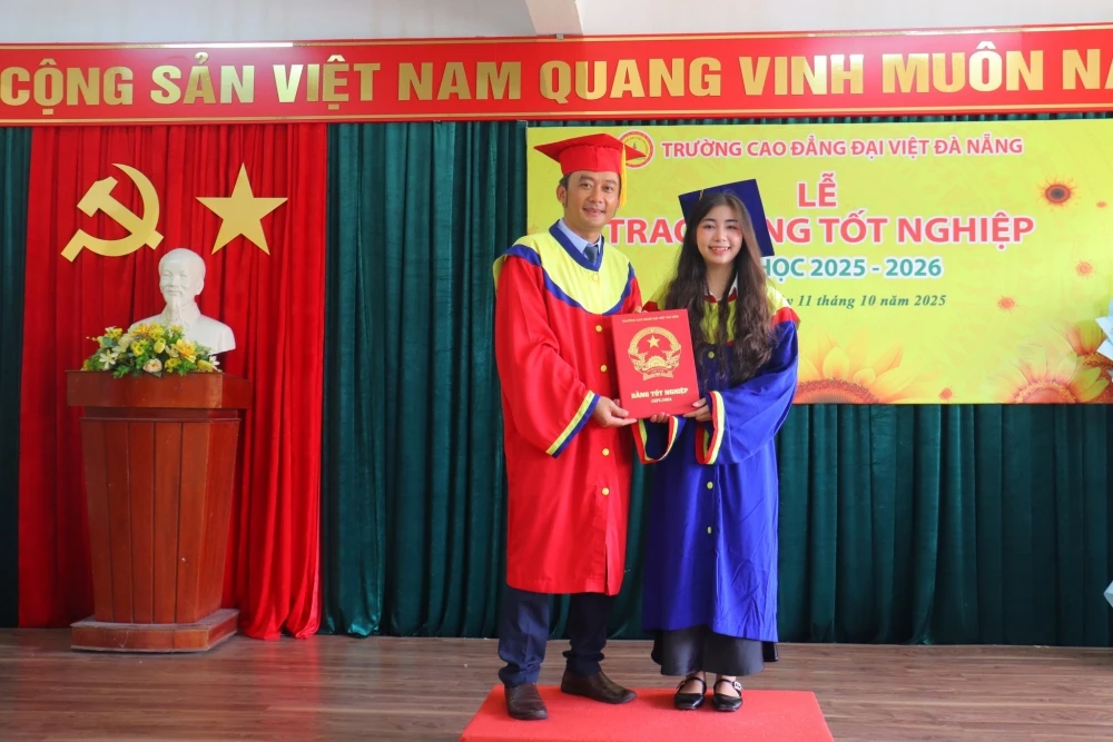 Lễ Tốt Nghiệp Dve 2025: Khép Lại Hành Trình Tri Thức, Mở Lối Tương Lai