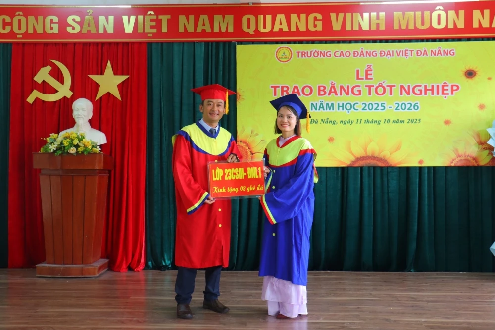 Lễ Tốt Nghiệp Dve 2025: Khép Lại Hành Trình Tri Thức, Mở Lối Tương Lai