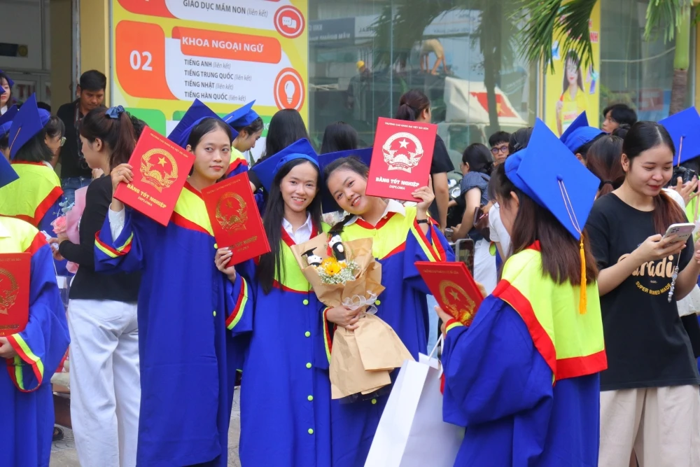 Lễ Tốt Nghiệp Dve 2025: Khép Lại Hành Trình Tri Thức, Mở Lối Tương Lai