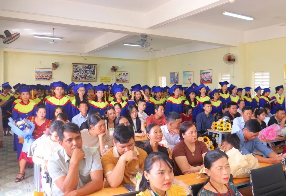 Lễ Tốt Nghiệp Dve 2025: Khép Lại Hành Trình Tri Thức, Mở Lối Tương Lai