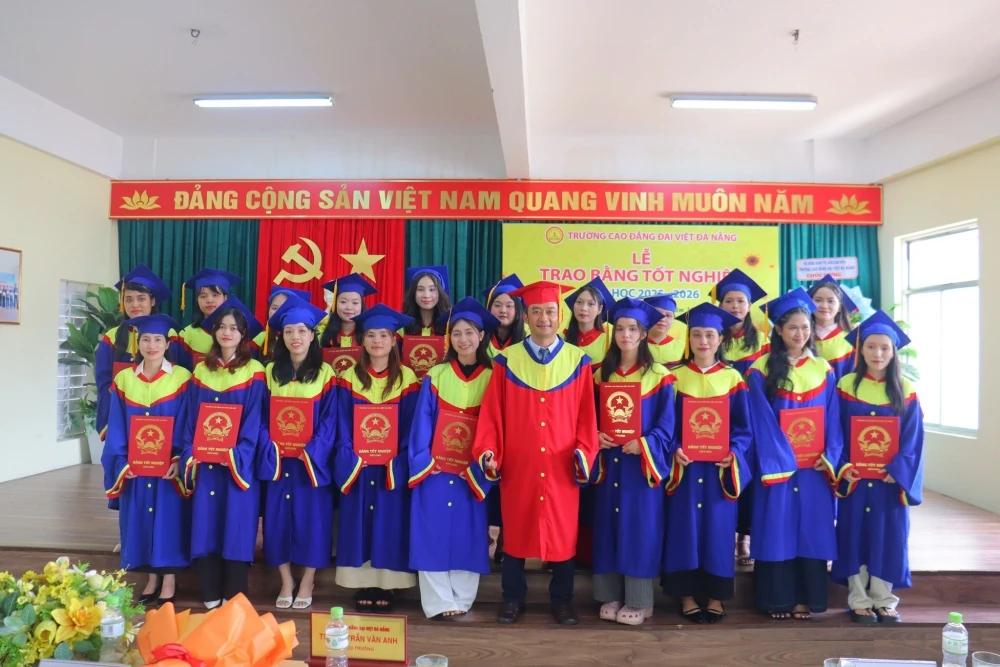 Lễ Tốt Nghiệp Dve 2025: Khép Lại Hành Trình Tri Thức, Mở Lối Tương Lai