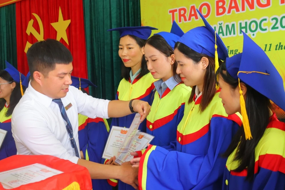 Lễ Tốt Nghiệp Dve 2025: Khép Lại Hành Trình Tri Thức, Mở Lối Tương Lai