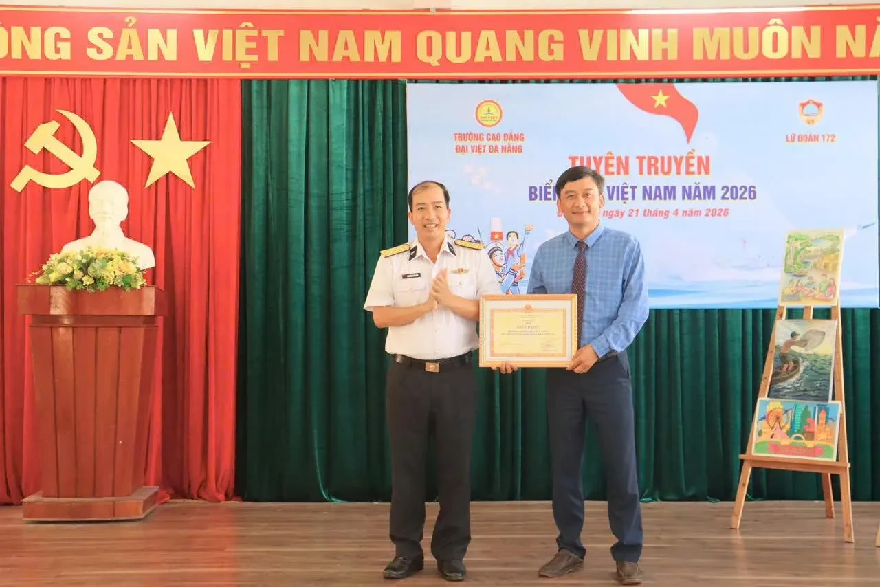 LỮ ĐOÀN 172 PHỐI HỢP VỚI TRƯỜNG CAO ĐẲNG ĐẠI VIỆT ĐÀ NẴNG TỔ CHỨC TUYÊN TRUYỀN BIỂN, ĐẢO NĂM 2026