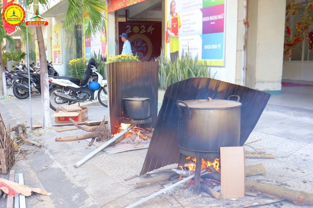 Lưu Giữ Nét Văn Hóa Cổ Truyền: Nấu Bánh Chưng Ngày Tết