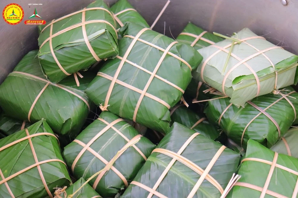 Lưu Giữ Nét Văn Hóa Cổ Truyền: Nấu Bánh Chưng Ngày Tết