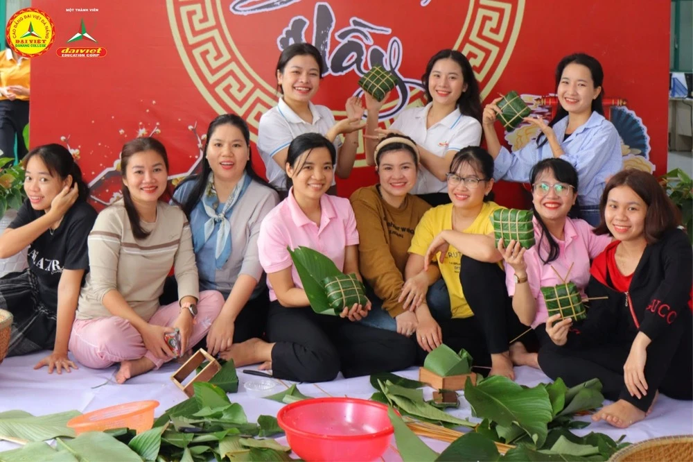 Lưu Giữ Nét Văn Hóa Cổ Truyền: Nấu Bánh Chưng Ngày Tết