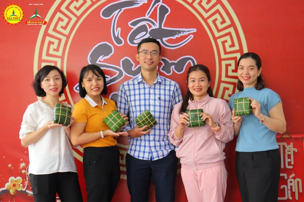 Lưu Giữ Nét Văn Hóa Cổ Truyền: Nấu Bánh Chưng Ngày Tết