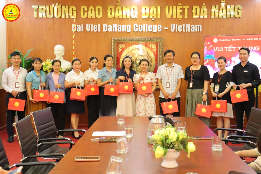 Mùa Trung Thu Đơn Giản Và Ấm Áp Của Cán Bộ Nhân Viên Đại Việt Đà Nẵng