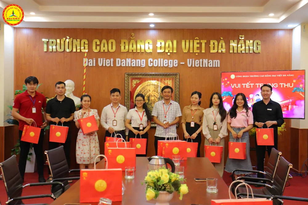 Mùa Trung Thu Đơn Giản Và Ấm Áp Của Cán Bộ Nhân Viên Đại Việt Đà Nẵng