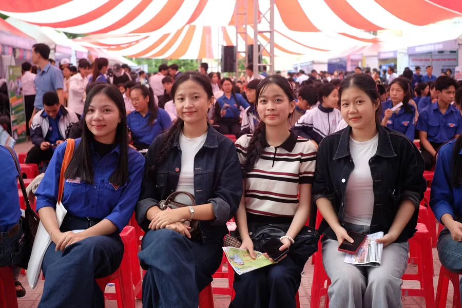 NGÀY HỘI TƯ VẤN TUYỂN SINH, CẦU NỐI CƠ SỞ GIÁO DỤC NGHỀ NGHIỆP VỚI NGƯỜI HỌC