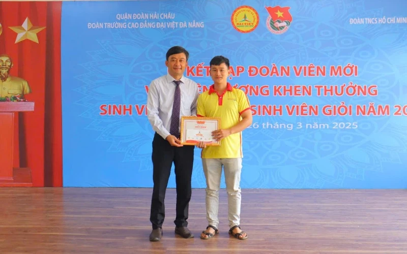Phan Văn Đức – Hành trình quay lại giảng đường tại Trường Cao đẳng Đại Việt Đà Nẵng