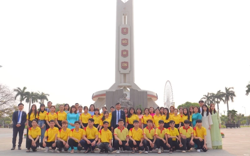 Sinh Viên Đại Việt Đà Nẵng Và Hành Trình Đến Với Địa Chỉ Đỏ – Học Tập Và Trải Nghiệm Lịch Sử