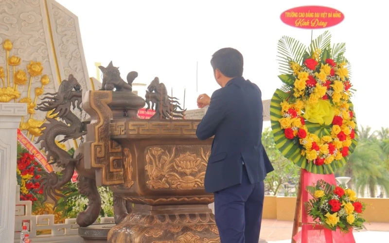 Sinh Viên Đại Việt Đà Nẵng Và Hành Trình Đến Với Địa Chỉ Đỏ – Học Tập Và Trải Nghiệm Lịch Sử