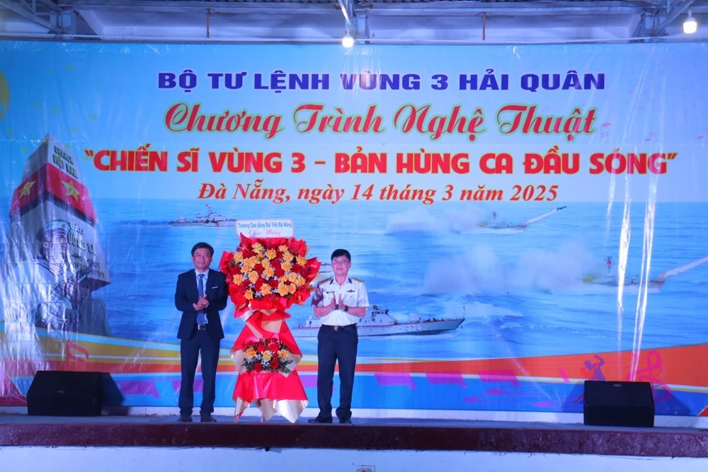 Sinh Viên Dve Đà Nẵng Giao Lưu Nghệ Thuật Tại Bộ Tư Lệnh Vùng 3 Hải Quân