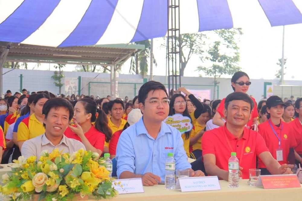 Sinh Viên Dve Đà Nẵng Nhận Học Bổng Từ Doanh Nghiệp Và Cơ Quan Báo Chí