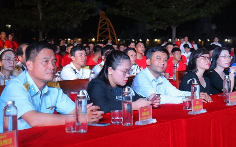 Sinh Viên Dve Với Hoạt Động Gắn Kết Tình Quân Dân