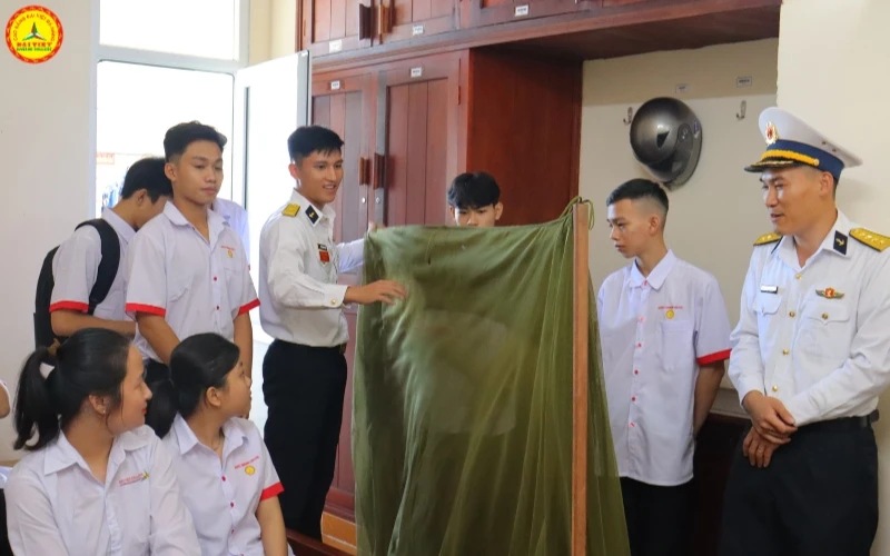 Sinh Viên Trường Cao Đẳng Đại Việt Đà Nẵng Với Biển Đảo Quê Hương – Đợt 2