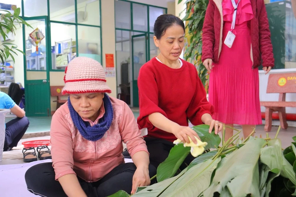 Tết Gắn Kết Với Hoạt Động Gói Bánh Chưng Truyền Thống