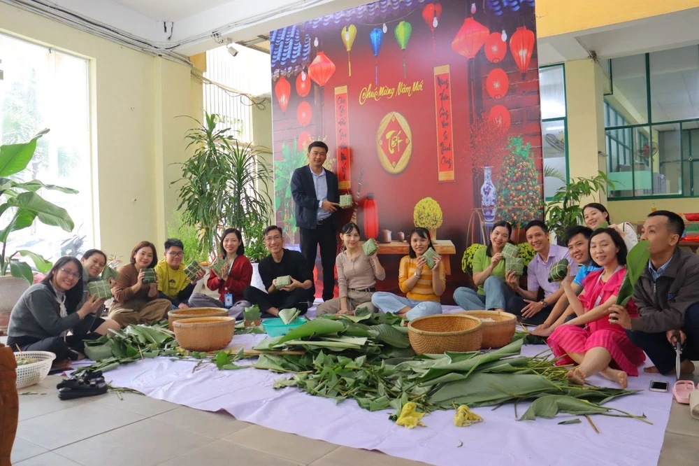 Tết Gắn Kết Với Hoạt Động Gói Bánh Chưng Truyền Thống