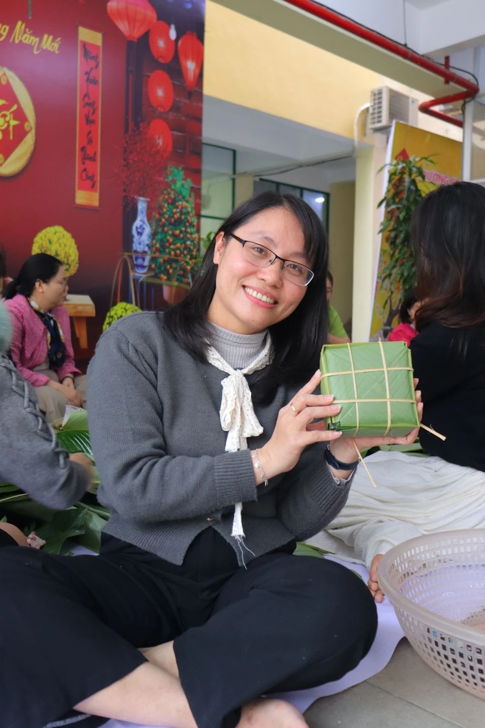 Tết Gắn Kết Với Hoạt Động Gói Bánh Chưng Truyền Thống