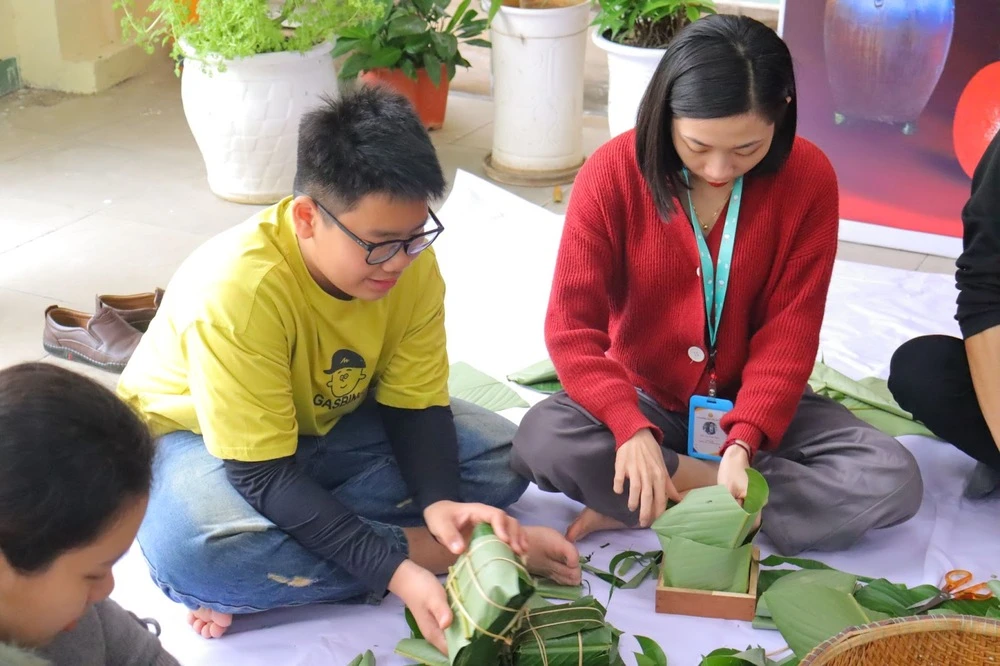 Tết Gắn Kết Với Hoạt Động Gói Bánh Chưng Truyền Thống