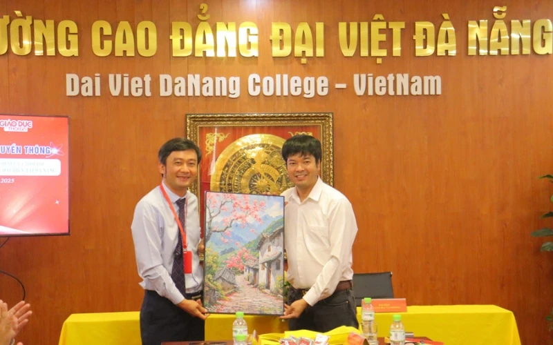 Trường Cao Đẳng Đại Việt Đà Nẵng Ký Thỏa Thuận Ghi Nhớ Hợp Tác Với Báo Gd&Tđ