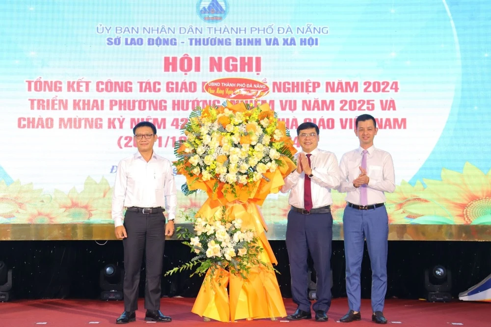 Trường Cao Đẳng Đại Việt Đà Nẵng Nhận Giấy Khen Từ Sở Lao Động – Thương Binh Và Xã Hội
