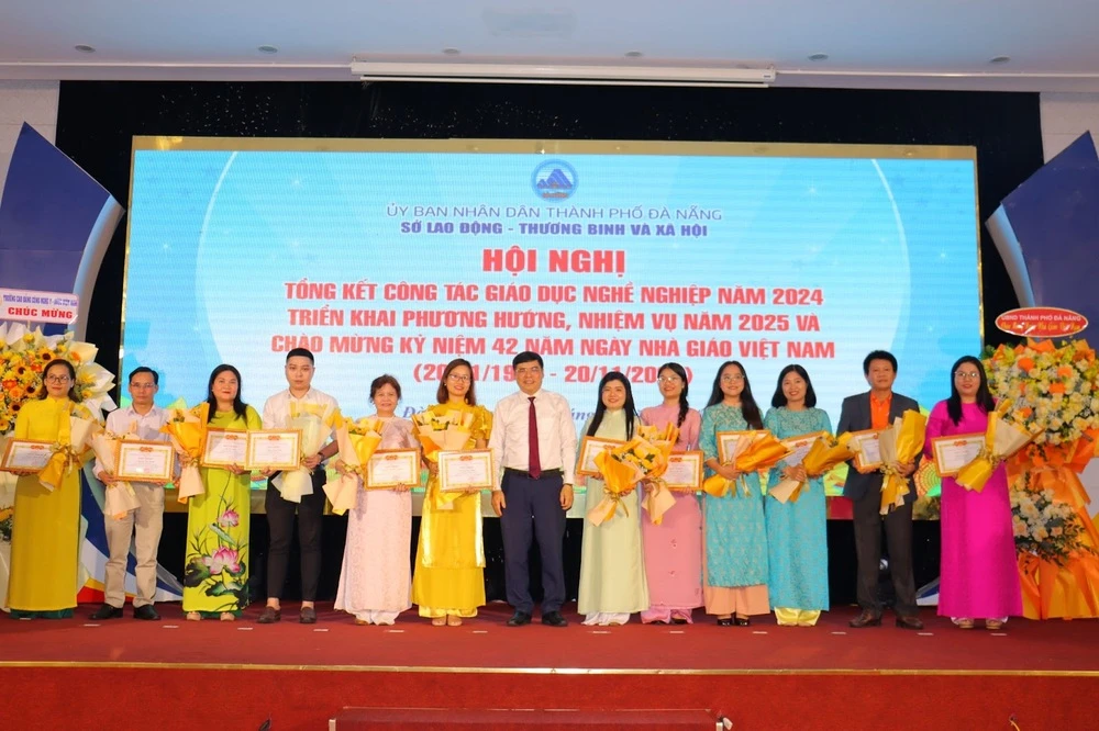 Trường Cao Đẳng Đại Việt Đà Nẵng Nhận Giấy Khen Từ Sở Lao Động – Thương Binh Và Xã Hội